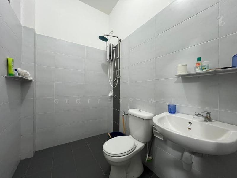 Rumah Berkembar untuk Disewa di Taman Tasik Utama (Bukit Katil) - Geoffery Wee - Bathroom - PropertyGuru.com.my