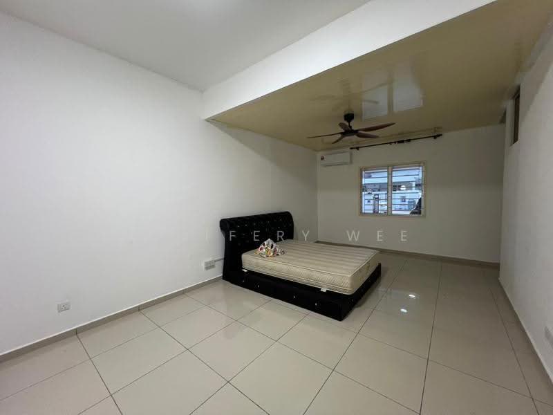 Rumah Berkembar untuk Disewa di Taman Tasik Utama (Bukit Katil) - Geoffery Wee - Bedroom - PropertyGuru.com.my