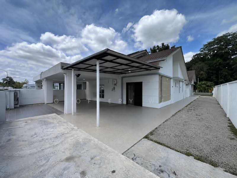 Rumah Berkembar untuk Disewa di Taman Tasik Utama (Bukit Katil) - Geoffery Wee - Exterior - PropertyGuru.com.my