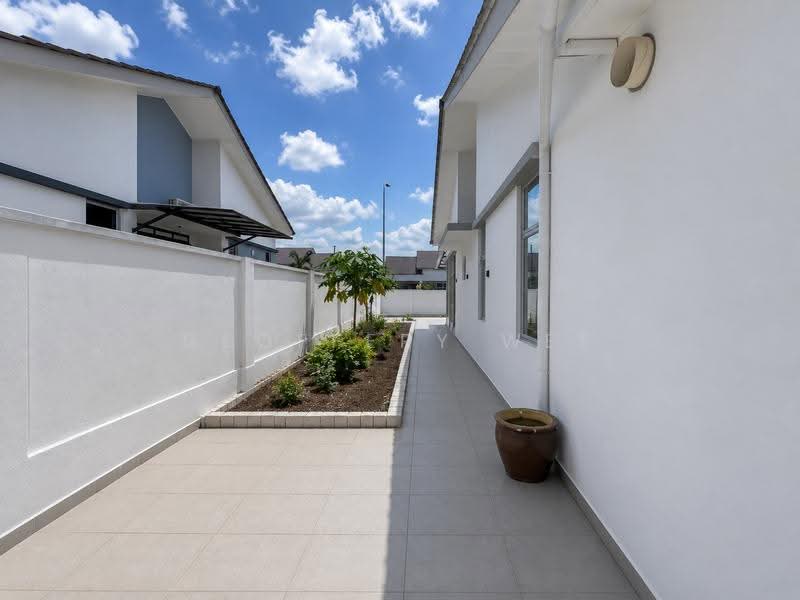 Rumah Berkembar untuk Disewa di Taman Tasik Utama (Bukit Katil) - Geoffery Wee - Exterior - PropertyGuru.com.my