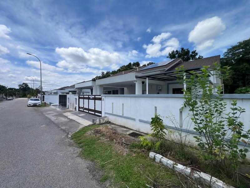 Rumah Berkembar untuk Disewa di Taman Tasik Utama (Bukit Katil) - Geoffery Wee - Exterior - PropertyGuru.com.my