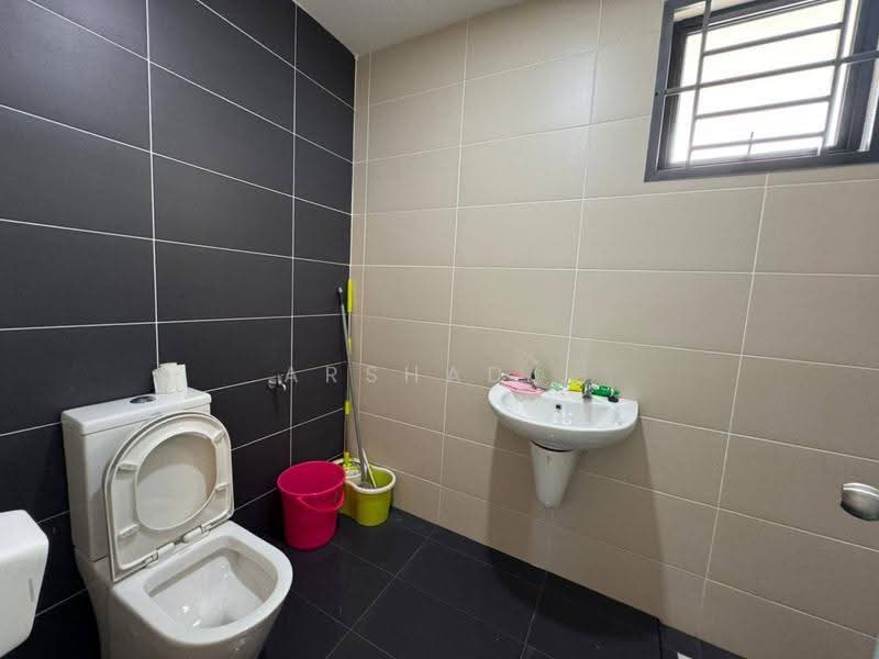 Cluster House for Sale in Kangkar Pulai (Pulai) - Arshad . - Bathroom - PropertyGuru.com.my