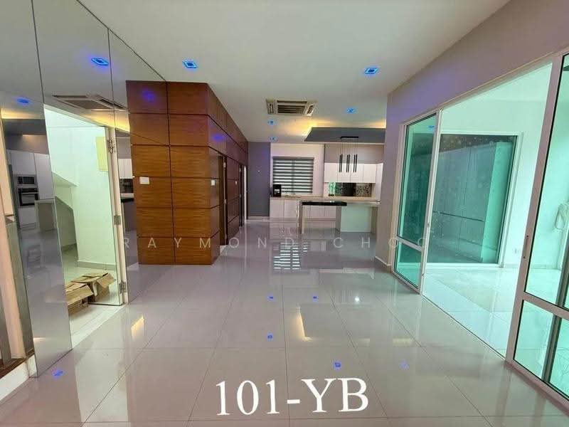 3-storey Terraced House for Sale in Shah Alam (Selangor) - Raymond Choo - Living Room - PropertyGuru.com.my