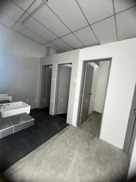 Factory for Sale in Shah Alam Premier Industrial Park (Shah Alam) - Jacky Wong - Bathroom - PropertyGuru.com.my