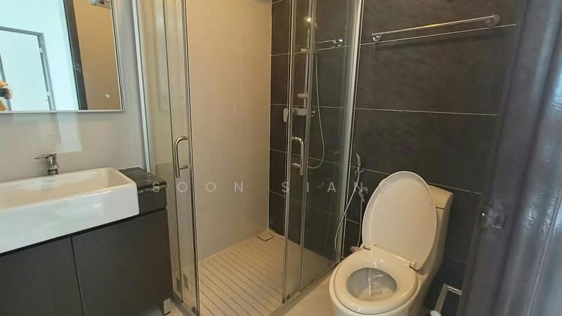 Kondominium untuk Disewa di Royal Strand @ Country Garden Danga Bay - Soon Siang - Bathroom - PropertyGuru.com.my