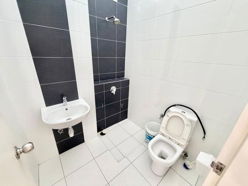 2-storey Terraced House for Sale in Eco Majestic (Semenyih) - Fikri Yasmin - Bathroom - PropertyGuru.com.my