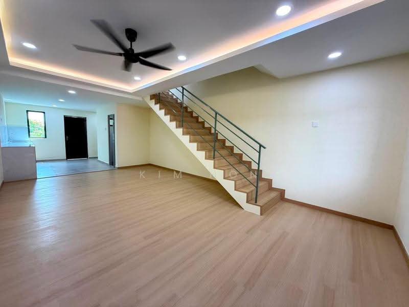 2-storey Terraced House for Sale in Bandar Putra Kulai (Kulai) - Kim Hon - Living Room - PropertyGuru.com.my