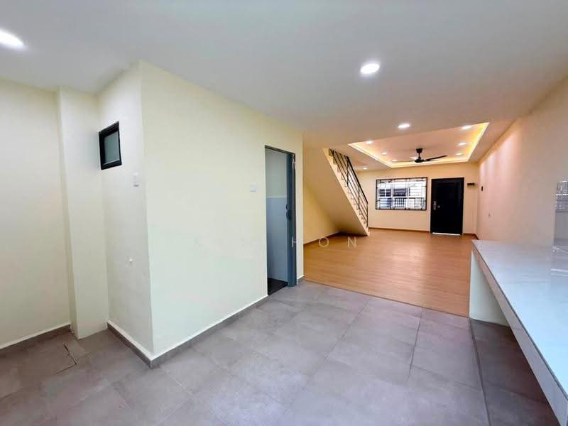 2-storey Terraced House for Sale in Bandar Putra Kulai (Kulai) - Kim Hon - Living Room - PropertyGuru.com.my