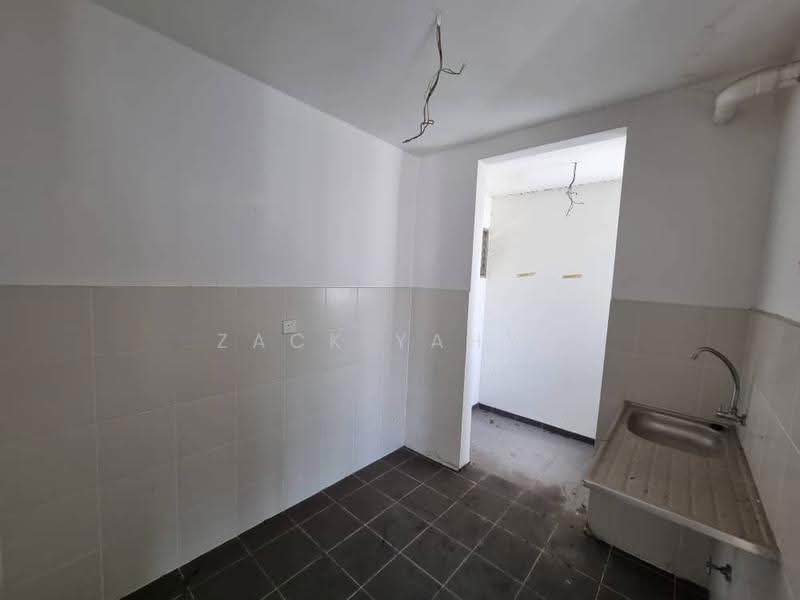 Pangsapuri untuk Dijual di Residensi Laguna Biru 2 - Zack Yahya - Kitchen - PropertyGuru.com.my