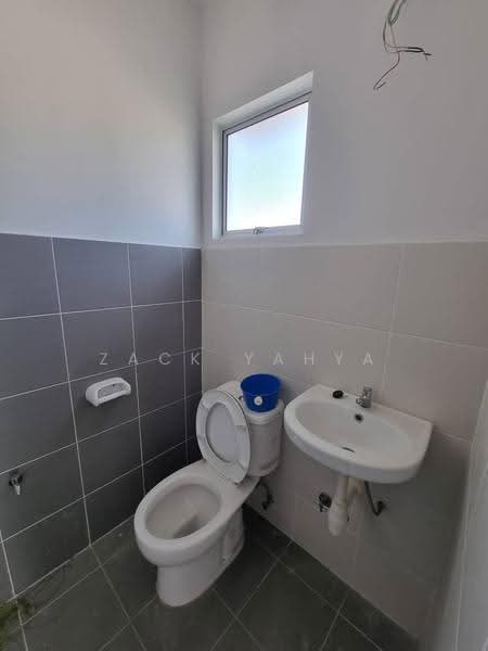 Pangsapuri untuk Dijual di Residensi Laguna Biru 2 - Zack Yahya - Bathroom - PropertyGuru.com.my
