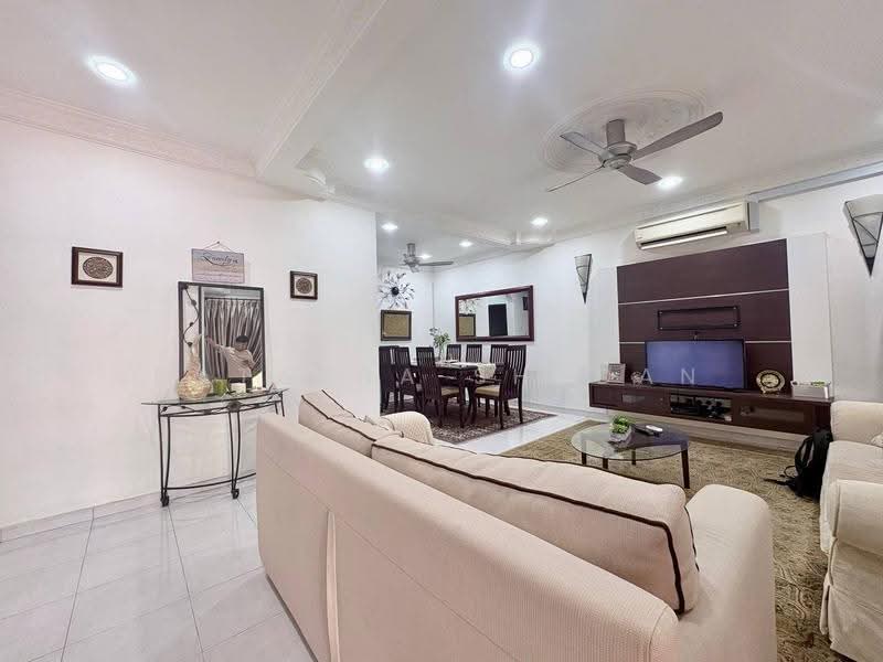 Rumah Teres 2-Tingkat untuk Dijual di Seksyen 7 (Shah Alam) - Natasha Shadan - Living Room - PropertyGuru.com.my