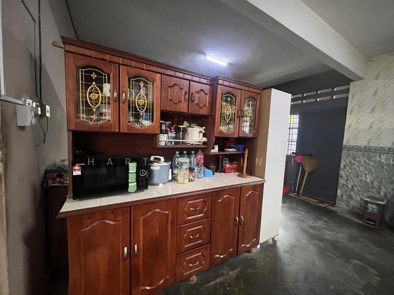 Bungalow House untuk Dijual di Segambut (Kuala Lumpur) - Hartini Binti Ismail - Kitchen - PropertyGuru.com.my