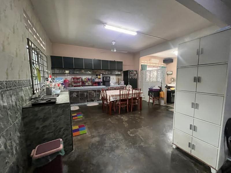 Bungalow House untuk Dijual di Segambut (Kuala Lumpur) - Hartini Binti Ismail - Kitchen - PropertyGuru.com.my