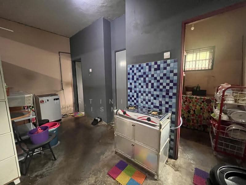 Bungalow House untuk Dijual di Segambut (Kuala Lumpur) - Hartini Binti Ismail - Kitchen - PropertyGuru.com.my