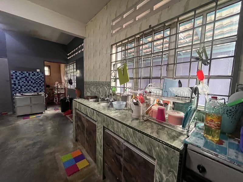 Bungalow House untuk Dijual di Segambut (Kuala Lumpur) - Hartini Binti Ismail - Kitchen - PropertyGuru.com.my