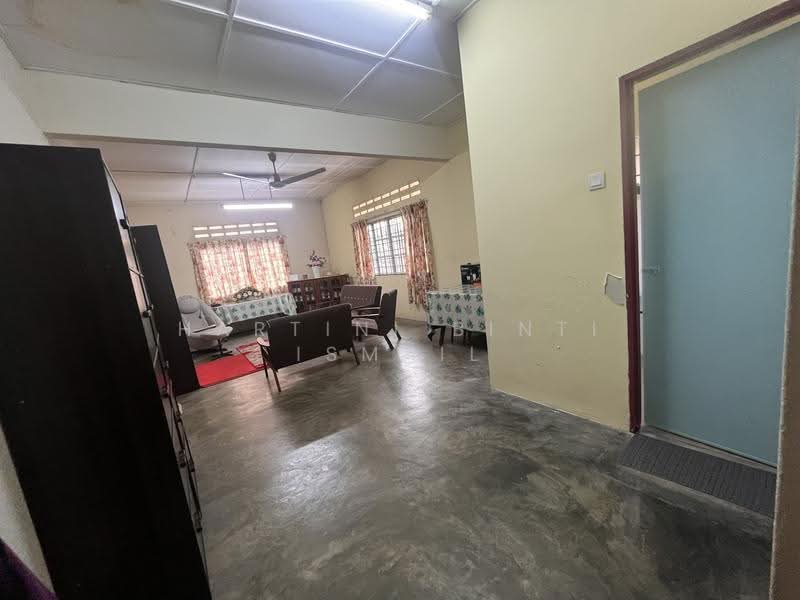 Bungalow House untuk Dijual di Segambut (Kuala Lumpur) - Hartini Binti Ismail - Living Room - PropertyGuru.com.my