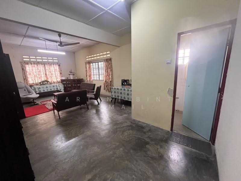 Bungalow House untuk Dijual di Segambut (Kuala Lumpur) - Hartini Binti Ismail - Living Room - PropertyGuru.com.my