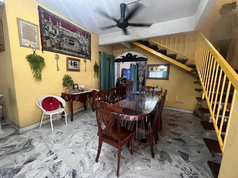 Bungalow House untuk Dijual di Segambut (Kuala Lumpur) - Hartini Binti Ismail - Dining Room - PropertyGuru.com.my
