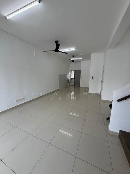 Rumah Teres 2-Tingkat untuk Dijual di Banting (Selangor) - Nur Ain Mat Zain - Living Room - PropertyGuru.com.my