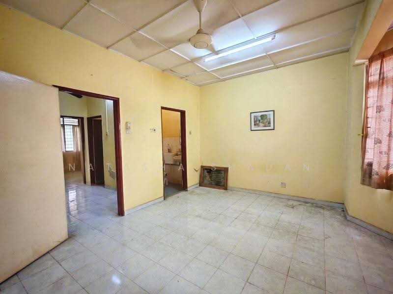Rumah Teres 2-Tingkat untuk Dijual di Taman TTDI Jaya (Shah Alam) - Natasha Shadan - Living Room - PropertyGuru.com.my