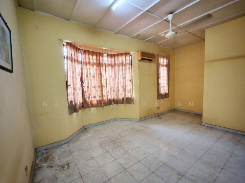Rumah Teres 2-Tingkat untuk Dijual di Taman TTDI Jaya (Shah Alam) - Natasha Shadan - Living Room - PropertyGuru.com.my