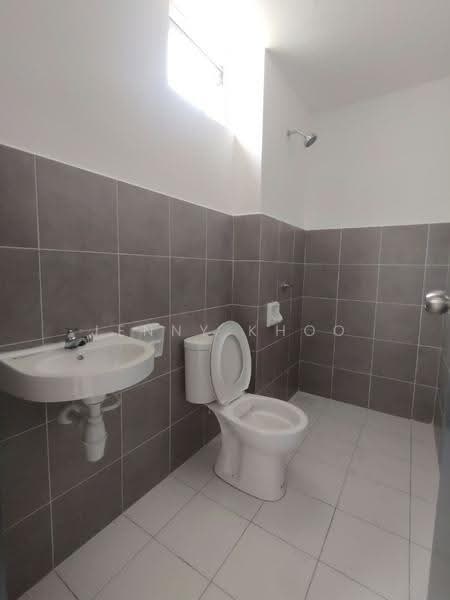 Rumah Teres untuk Disewa di Rawang (Selangor) - Jenny Khoo - Bathroom - PropertyGuru.com.my