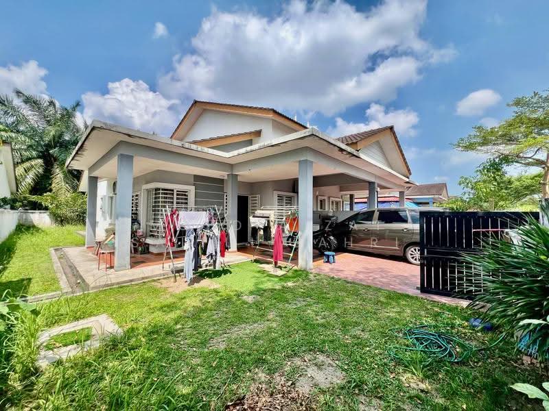 Rumah Berkembar untuk Dijual di Banting (Selangor) - Mohd Aizat Saiful Bahri - Exterior - PropertyGuru.com.my
