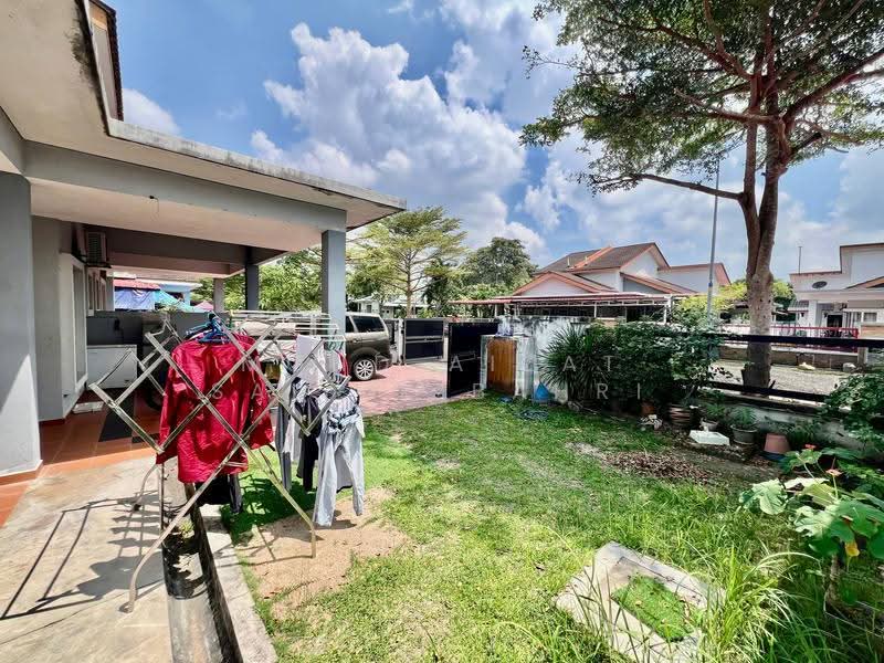 Rumah Berkembar untuk Dijual di Banting (Selangor) - Mohd Aizat Saiful Bahri - Exterior - PropertyGuru.com.my