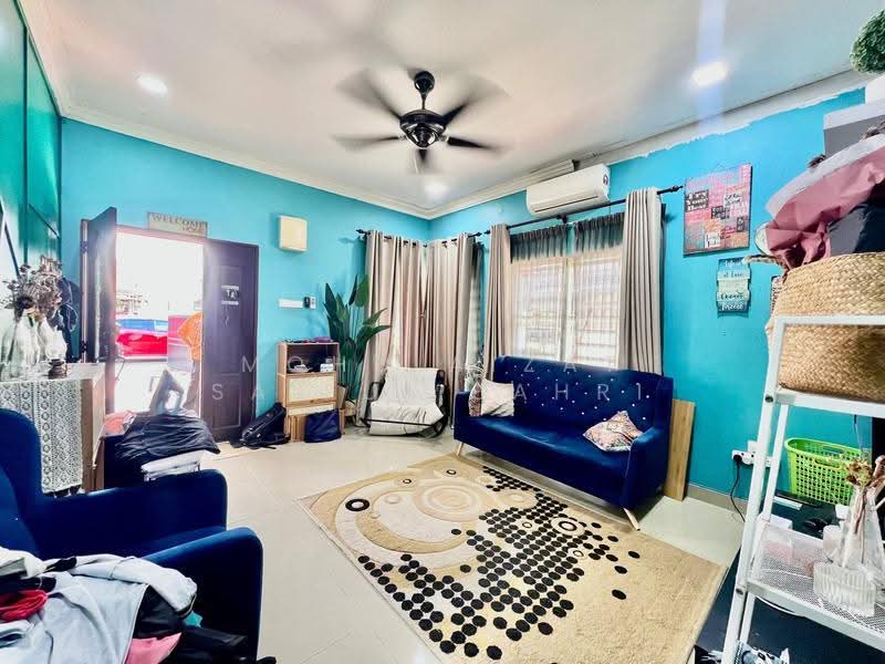 Rumah Berkembar untuk Dijual di Banting (Selangor) - Mohd Aizat Saiful Bahri - Living Room - PropertyGuru.com.my