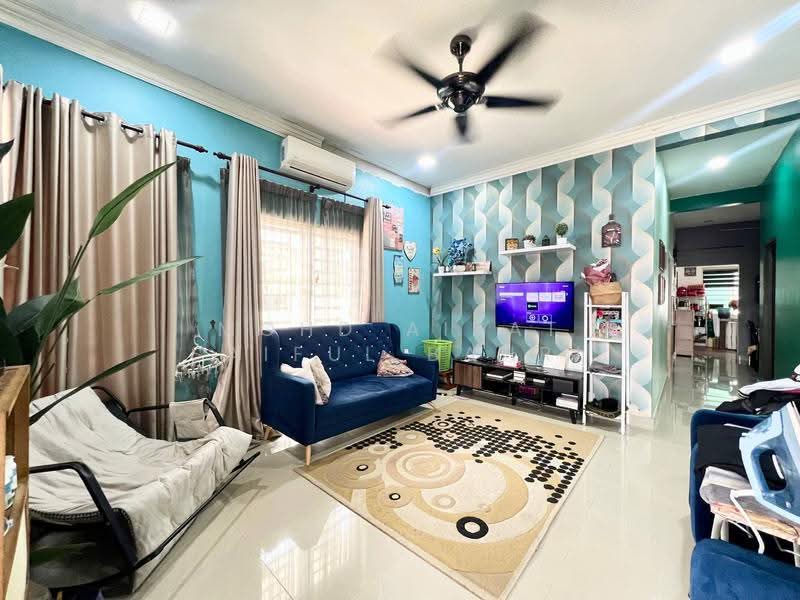 Rumah Berkembar untuk Dijual di Banting (Selangor) - Mohd Aizat Saiful Bahri - Living Room - PropertyGuru.com.my