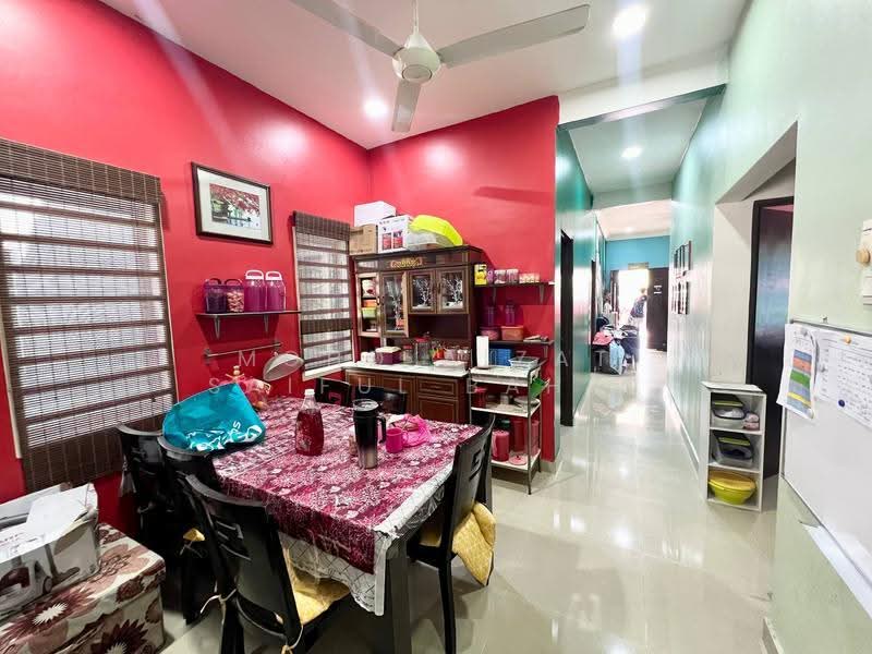 Rumah Berkembar untuk Dijual di Banting (Selangor) - Mohd Aizat Saiful Bahri - Dining Room - PropertyGuru.com.my