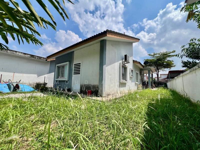 Rumah Berkembar untuk Dijual di Banting (Selangor) - Mohd Aizat Saiful Bahri - Exterior - PropertyGuru.com.my