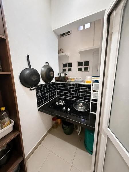 Service Residence for Sale at Saville @ Melawati - Zann Fauzan - Kitchen - PropertyGuru.com.my