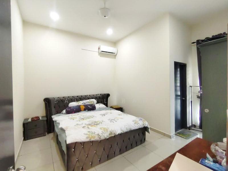 Semi-Detached House for Sale in Kampung Batu 9 Kebun Baru (Telok Panglima Garang) - Mohd Aizat Saiful Bahri - Bedroom - PropertyGuru.com.my
