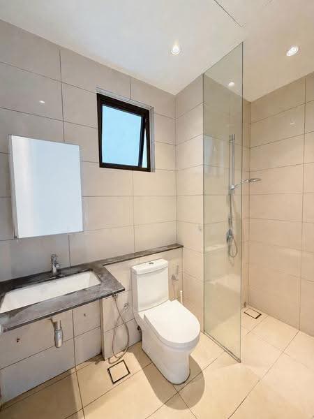 Kediaman Servis untuk Disewa di The Park Sky Residence - Elvis Chan - Bathroom - PropertyGuru.com.my