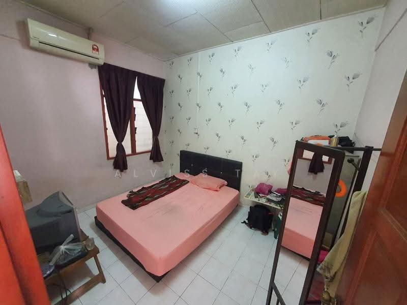 1-storey Terraced House for Sale in Taman Ungku Tun Aminah (Skudai) - Alviss Tay - Bedroom - PropertyGuru.com.my