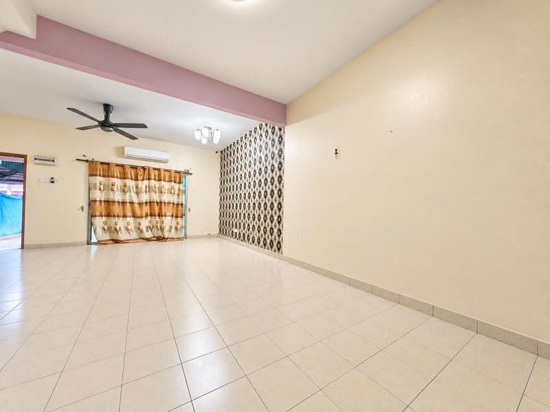 2-storey Terraced House for Sale in Bandar Parklands (Klang) - Sinclair Tan - Living Room - PropertyGuru.com.my