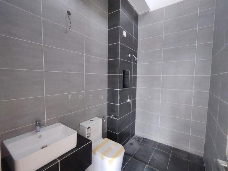 2-storey Terraced House for Sale in Taman Dato Onn (Johor Bahru) - Eden Liew - Bathroom - PropertyGuru.com.my