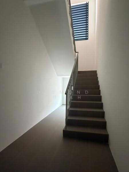 Shop for Rent in Bukit Jambul (Penang) - Desmond Chuah - Corridor - PropertyGuru.com.my