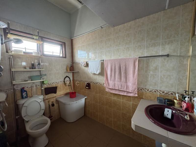 Shop for Sale in Taman Makmur (Seremban) - Jack Chin - Bathroom - PropertyGuru.com.my