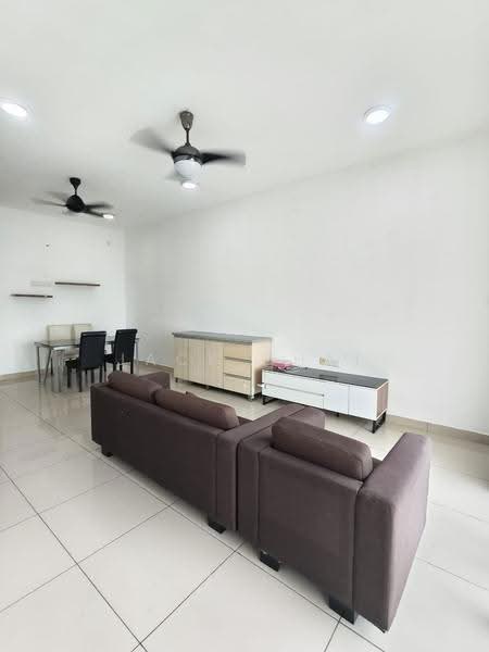 Kondominium untuk Dijual di M Condominium @ Larkin - Jack Chai - Living Room - PropertyGuru.com.my