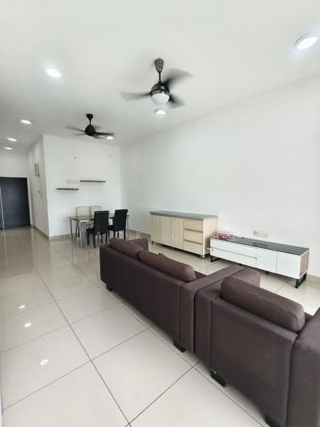 Kondominium untuk Dijual di M Condominium @ Larkin - Jack Chai - Living Room - PropertyGuru.com.my