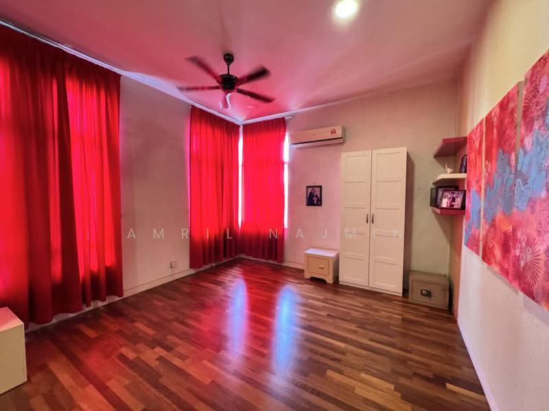 Bungalow House for Sale in Seksyen 13 (Shah Alam) - Amril Najmin - Bedroom - PropertyGuru.com.my