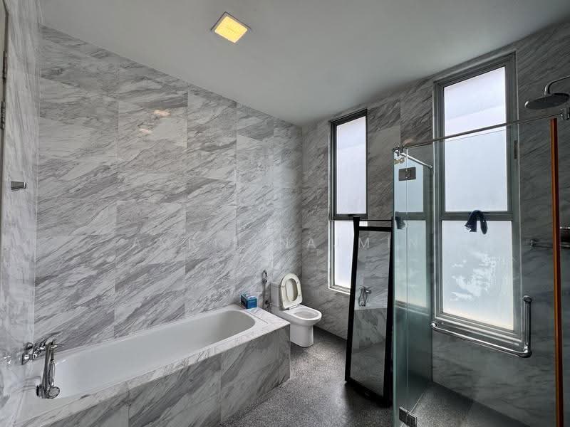 Bungalow House for Sale in Seksyen 13 (Shah Alam) - Amril Najmin - Bathroom - PropertyGuru.com.my