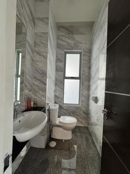 Bungalow House for Sale in Seksyen 13 (Shah Alam) - Amril Najmin - Bathroom - PropertyGuru.com.my