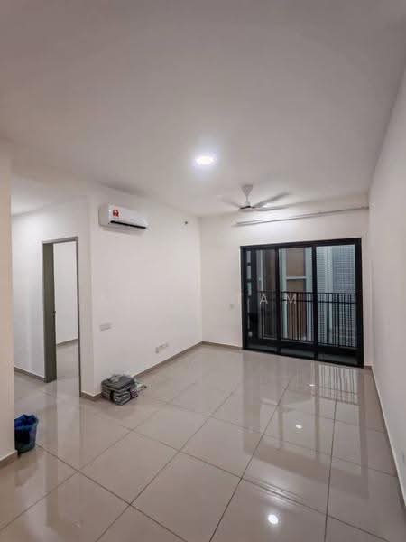 Kediaman Servis untuk Dijual di D'Vervain - Alvin Tam - Living Room - PropertyGuru.com.my