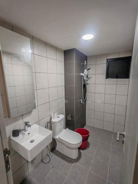 Kediaman Servis untuk Dijual di D'Vervain - Alvin Tam - Bathroom - PropertyGuru.com.my