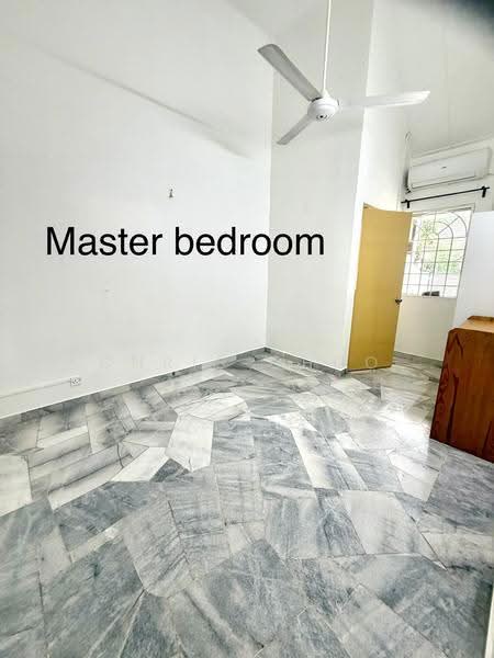 1-storey Terraced House for Rent in Bandar Kinrara Seksyen 3 (Bandar Kinrara) - Chris Choo - Master Bedroom - PropertyGuru.com.my