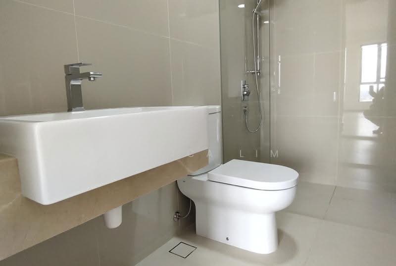 Kediaman Servis untuk Dijual di United Point (Residensi Berpadu) - Jessica Lim - Bathroom - PropertyGuru.com.my