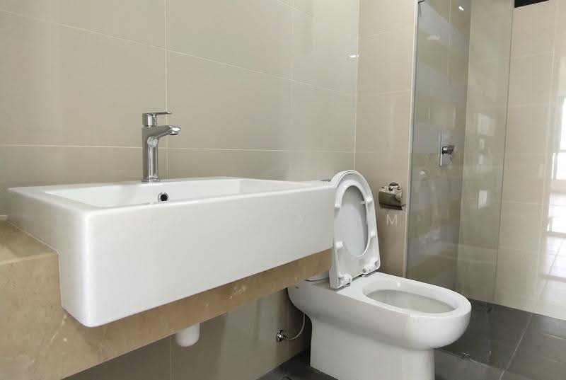Kediaman Servis untuk Dijual di United Point (Residensi Berpadu) - Jessica Lim - Bathroom - PropertyGuru.com.my